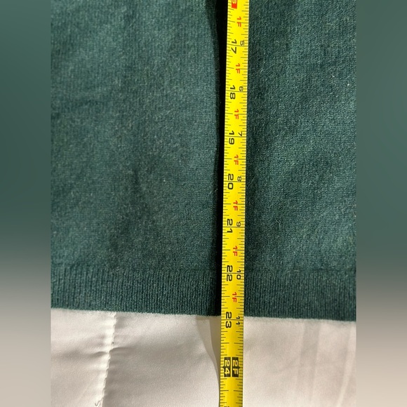 New J. Crew Cashmere Crewneck With embellished Flower Green!!! - Picture 3 of 4